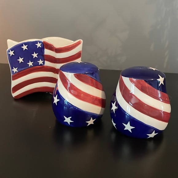 Other - Napkin holder w/ Salt & Pepper shakers